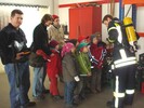 Vorschulkinder besuchen Feuerwehr
