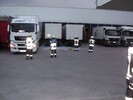 Gefahrguteinsatz, besch&auml;digter IBC Beh&auml;lter auf dem Hof