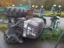 Landwirtschaftliche Zugmaschine umgekippt