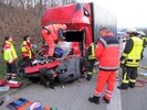 Verkehrsunfall LKW eine Person eingeklemmt