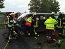 Schwerer Verkehrsunfall mit verletzten Personen und Pferden