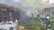 PKW ausgebrannt und Carport besch&auml;digt