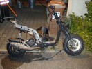 Brennender Motorroller l&auml;sst Hauswand schmelzen
